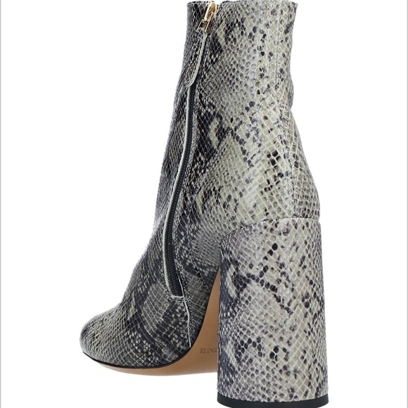 Armani genuine leather, ankle boots, brand new, NO BOX, size 38 (8=US) $275 - Picture 3 of 17